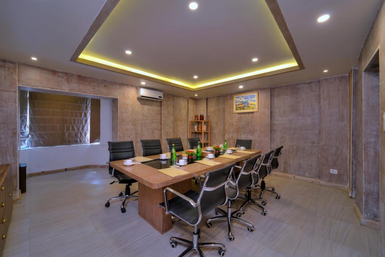 Hotel Barahi פוקהרה מראה חיצוני תמונה