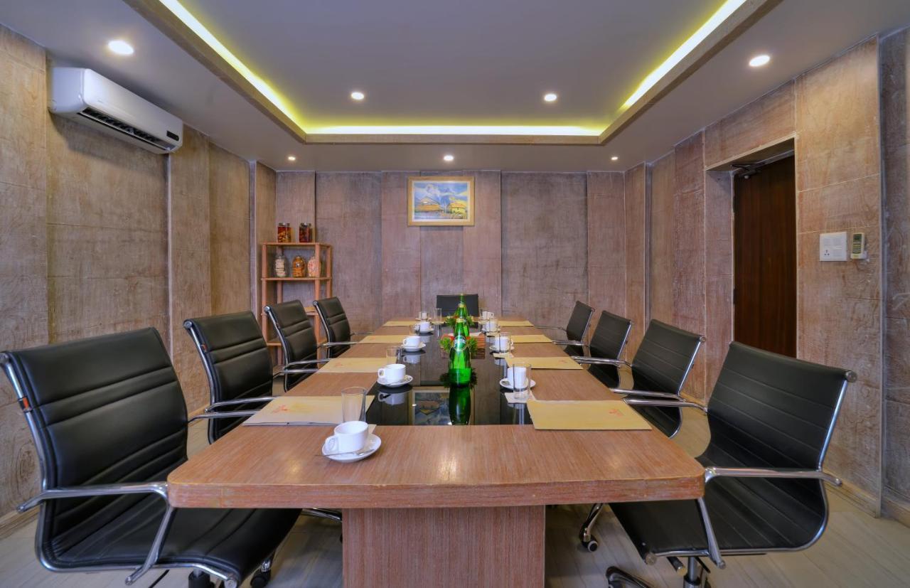 Hotel Barahi פוקהרה מראה חיצוני תמונה