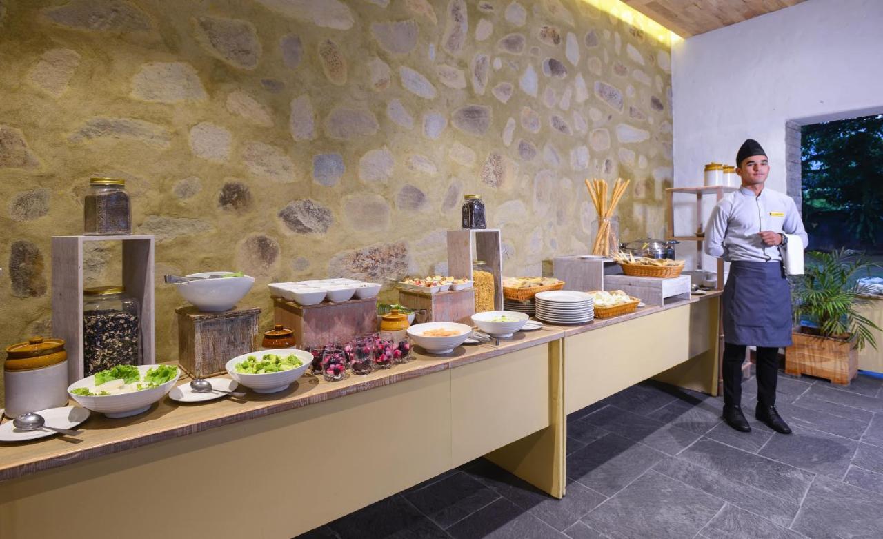 Hotel Barahi פוקהרה מראה חיצוני תמונה