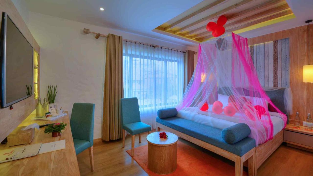 Hotel Barahi פוקהרה מראה חיצוני תמונה