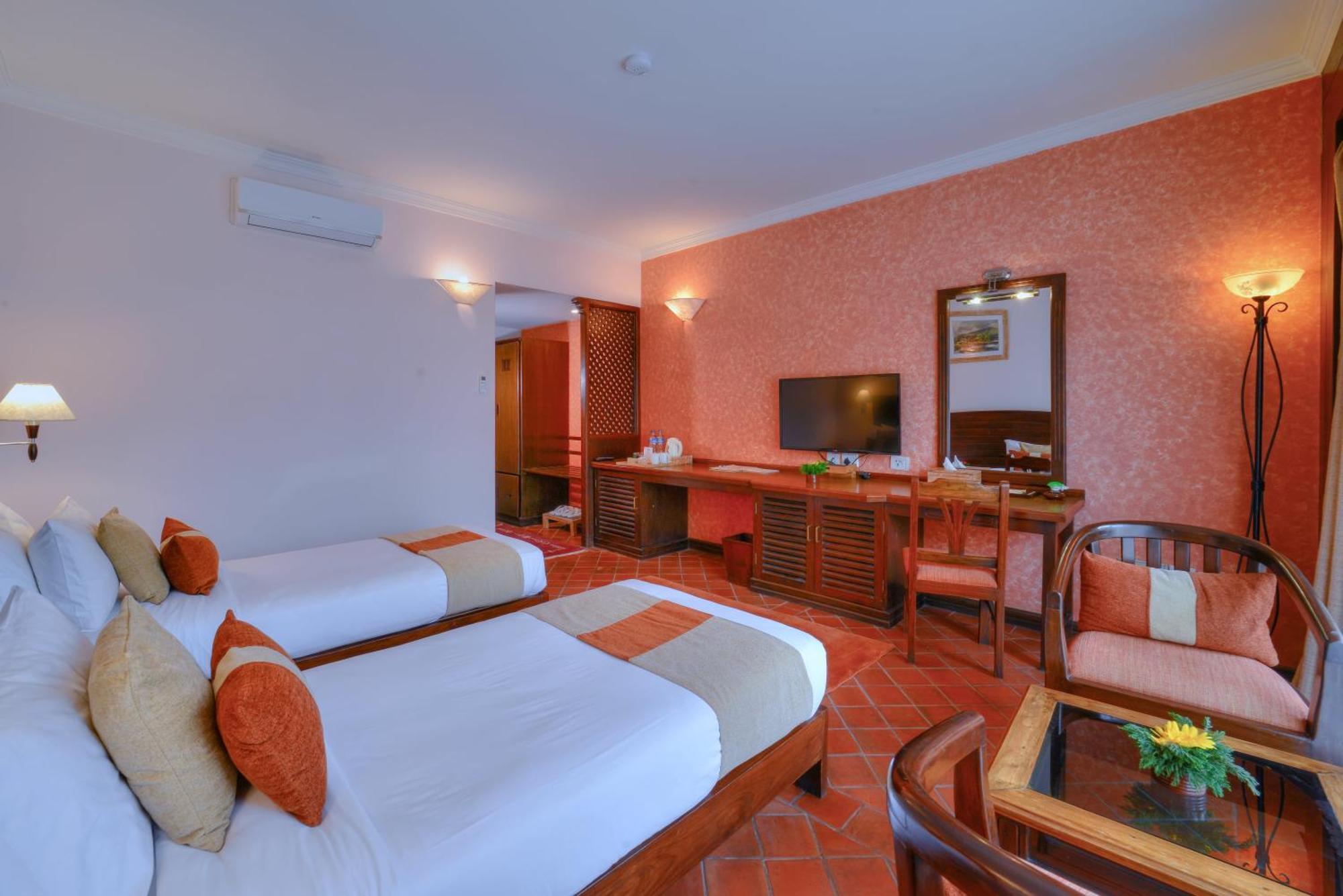 Hotel Barahi פוקהרה מראה חיצוני תמונה