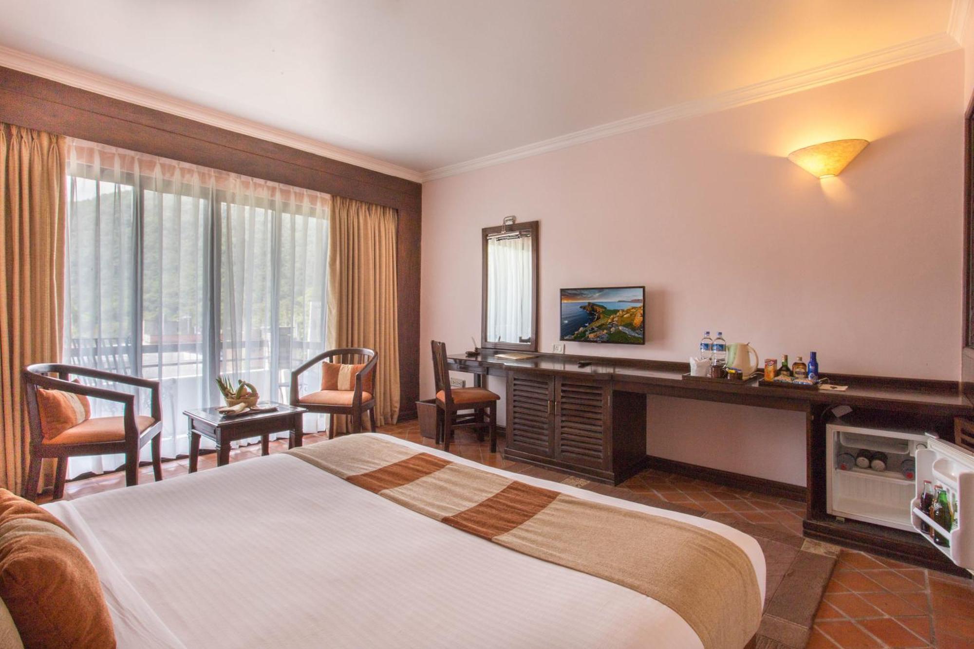 Hotel Barahi פוקהרה מראה חיצוני תמונה