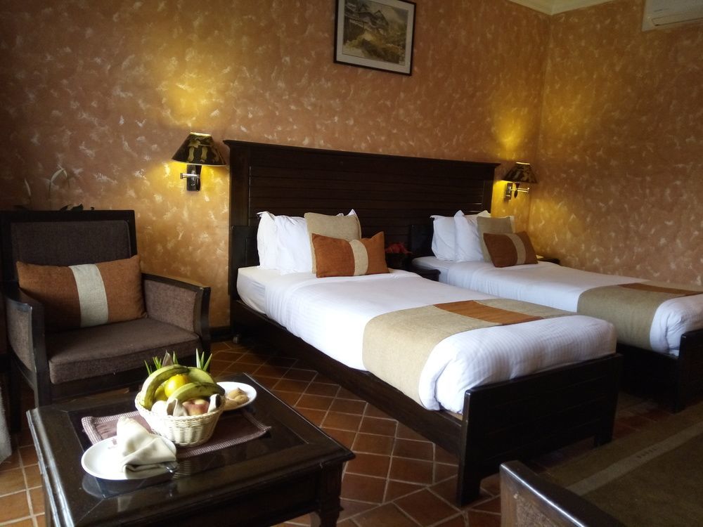 Hotel Barahi פוקהרה מראה חיצוני תמונה